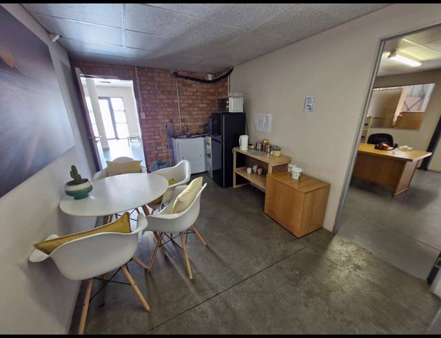 1,350M² WAREHOUSE TO LET IN JET PARK